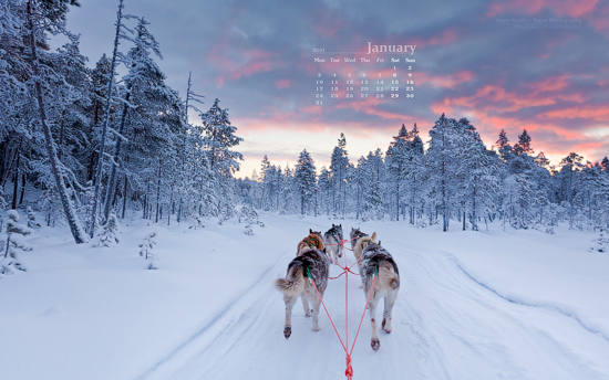With this special winter holidays edition of the monthly calendar wallpaper 