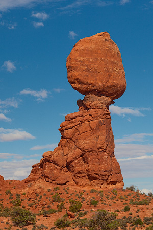 Balanced Rock, Arches National Park, Utah, USA